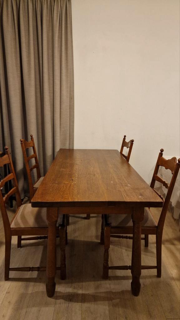 Gratis massief eikenhouten tafel met stoelen