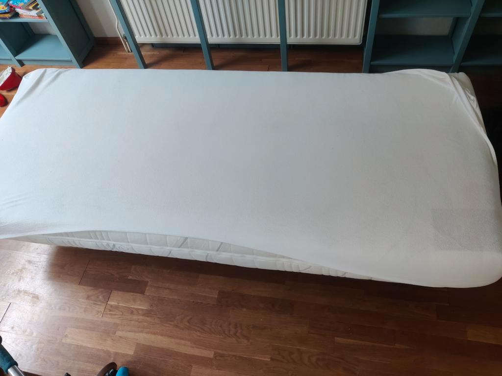 Eenpersoonsbed 90x210 met fijn matras
