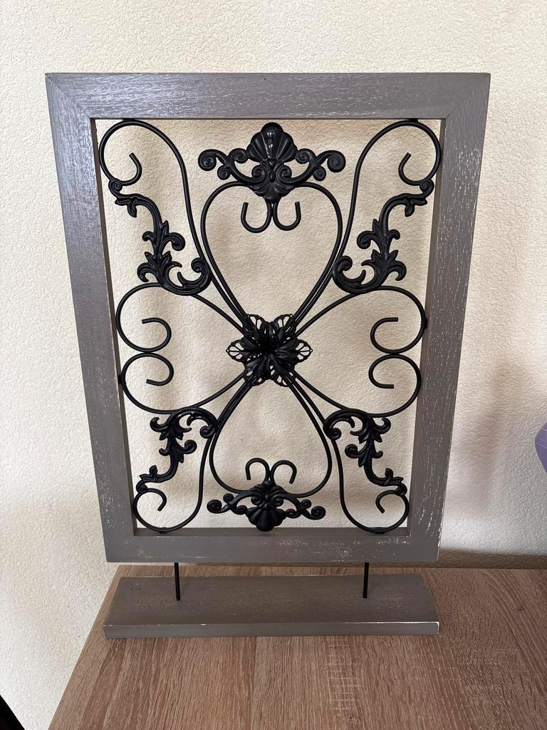 Mooie metalen raamdecoratie