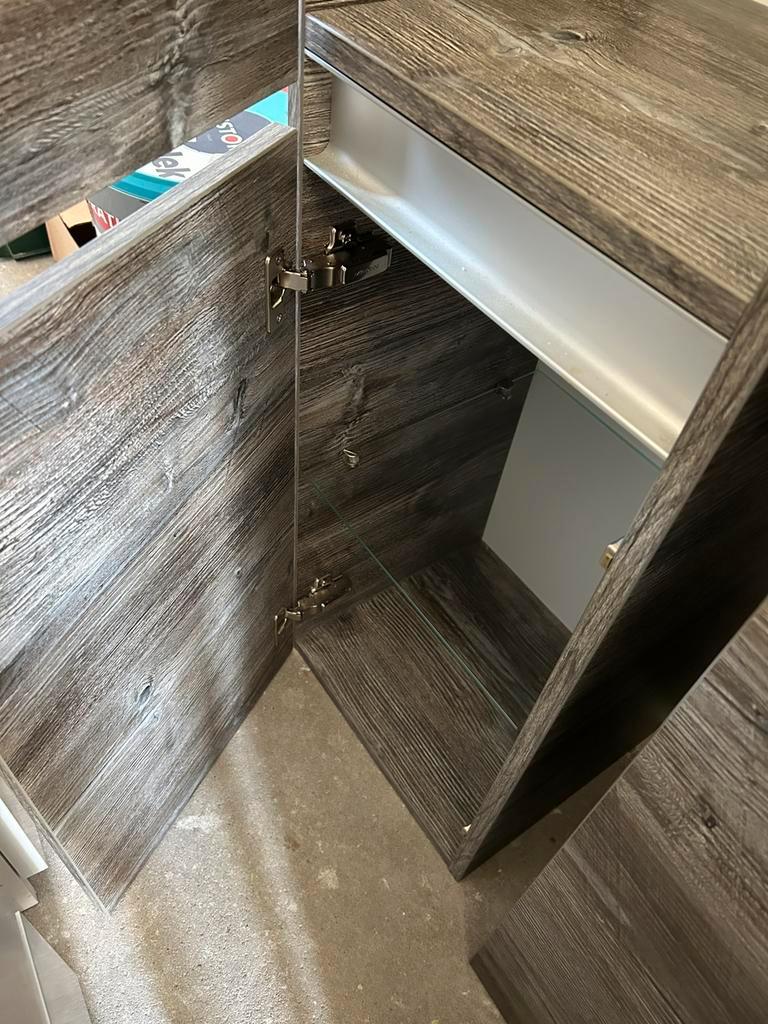 Badkamerkasten gratis op te halen