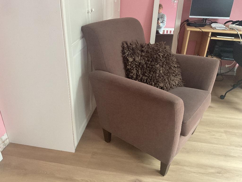 Stoffen taupekleurige fauteuil