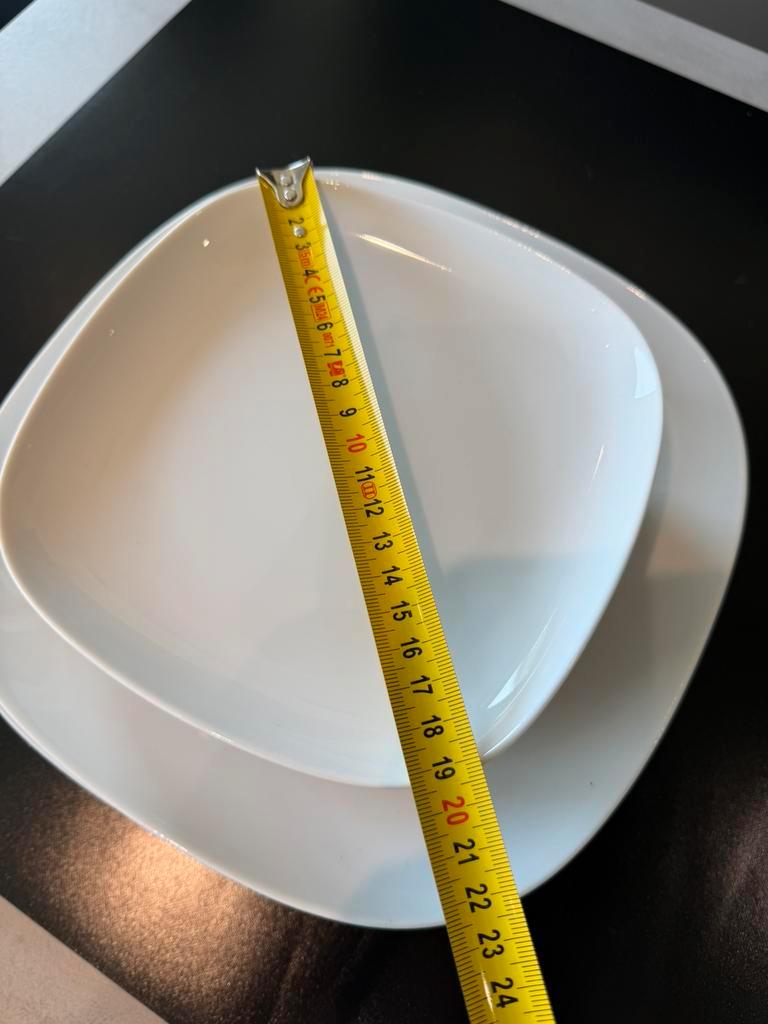 12 borden met 2 verschillende maten