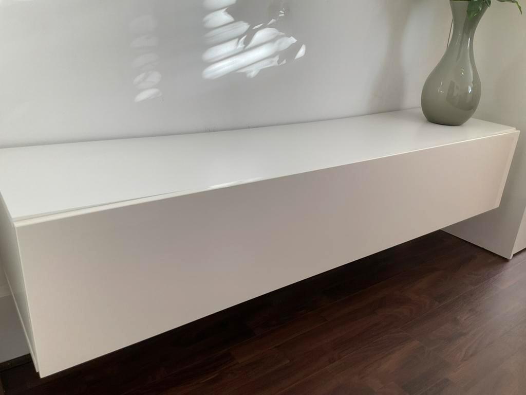 Hangende klepkast / tv meubel