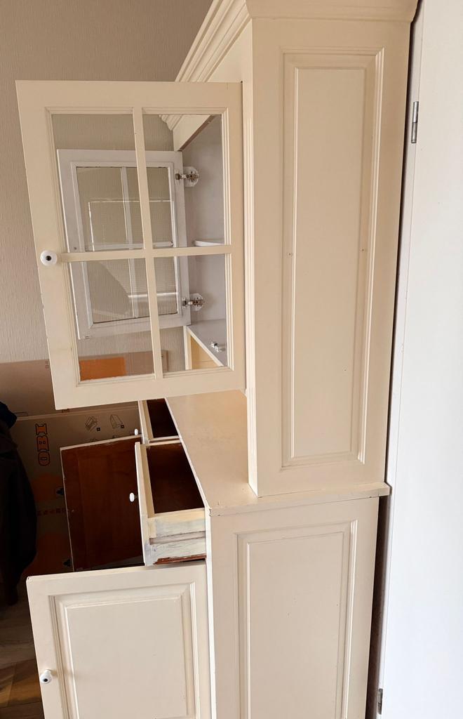 Gratis af te halen; Houten kast (in 2 delen)