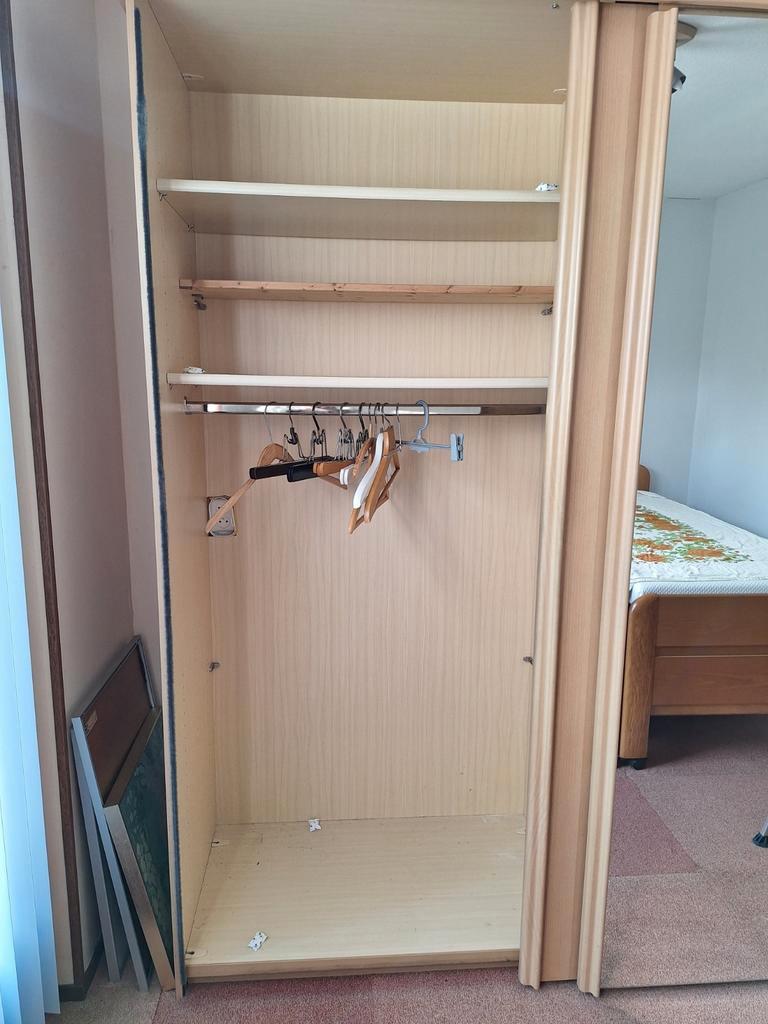 Kledingkast GRATIS AF TE HALEN IN BRIELLE ( DEN BRIEL)