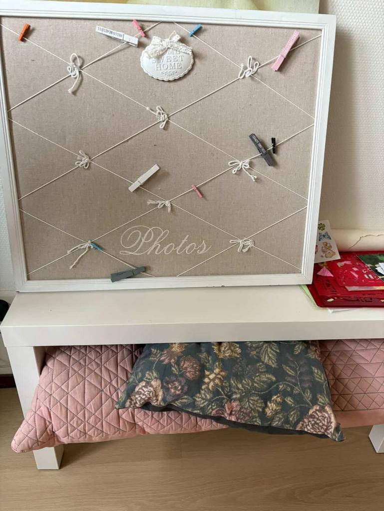 Leuk memobord met wasknijpers