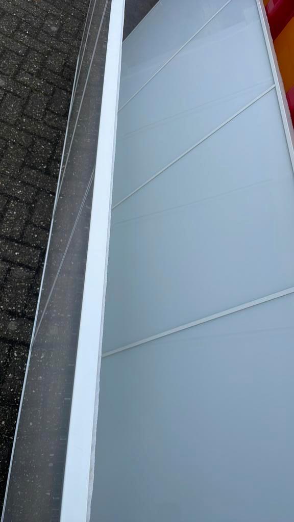 Gratis 2 intacte grote schuifdeuren pax