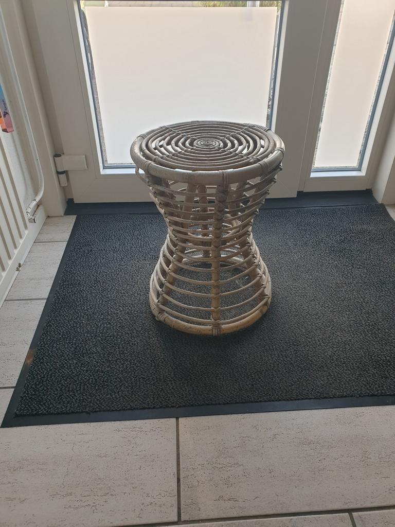 Rotan/hout bijzettafeltje