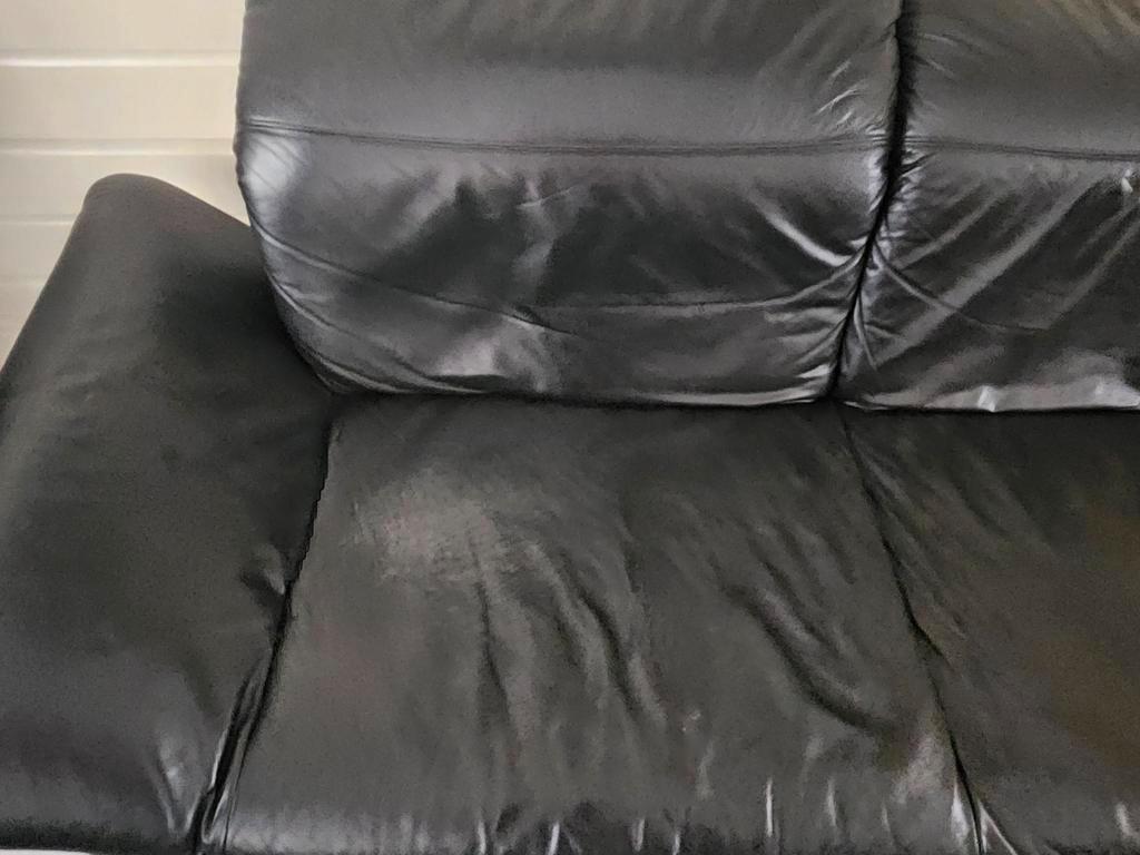 Gratis zwarte lederen tweezitsbank