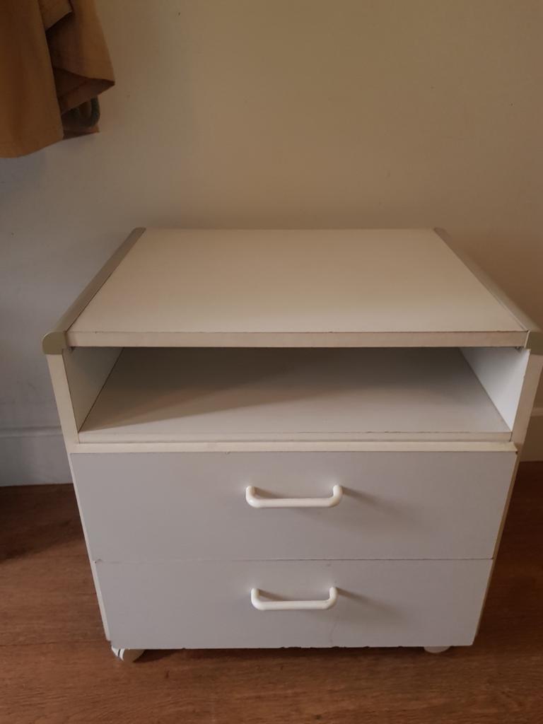 Wit ladenkastje verrijdbaar