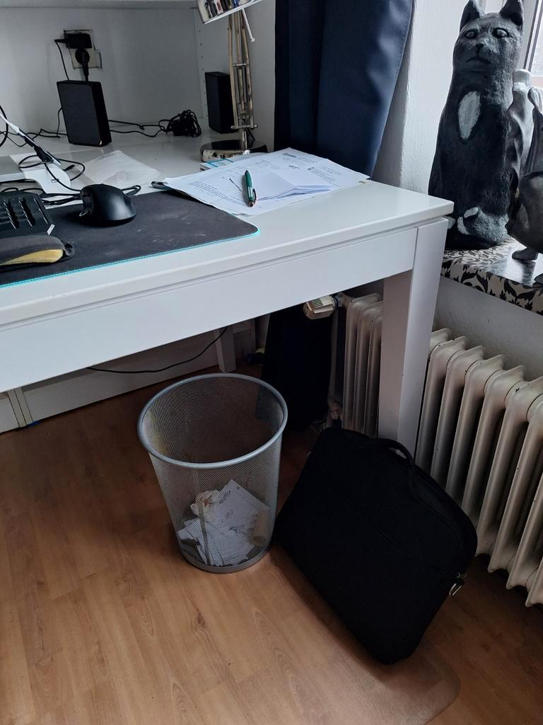 Bureau. Gratis