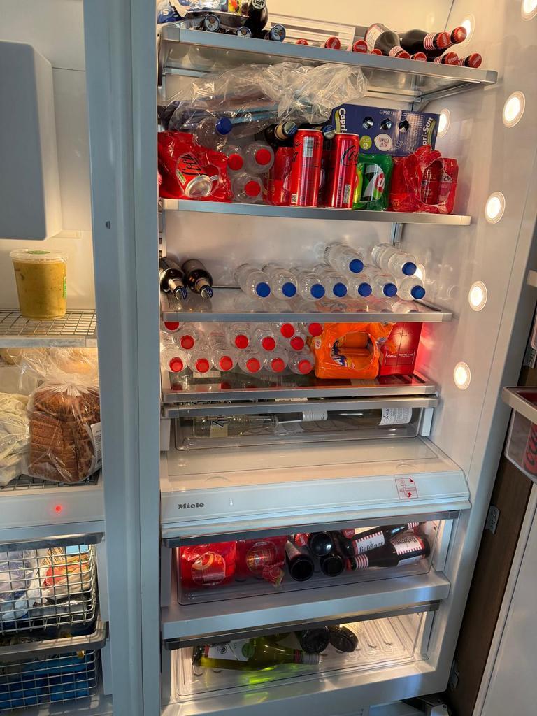 Inbouw koelvriescombinatie met ombouw