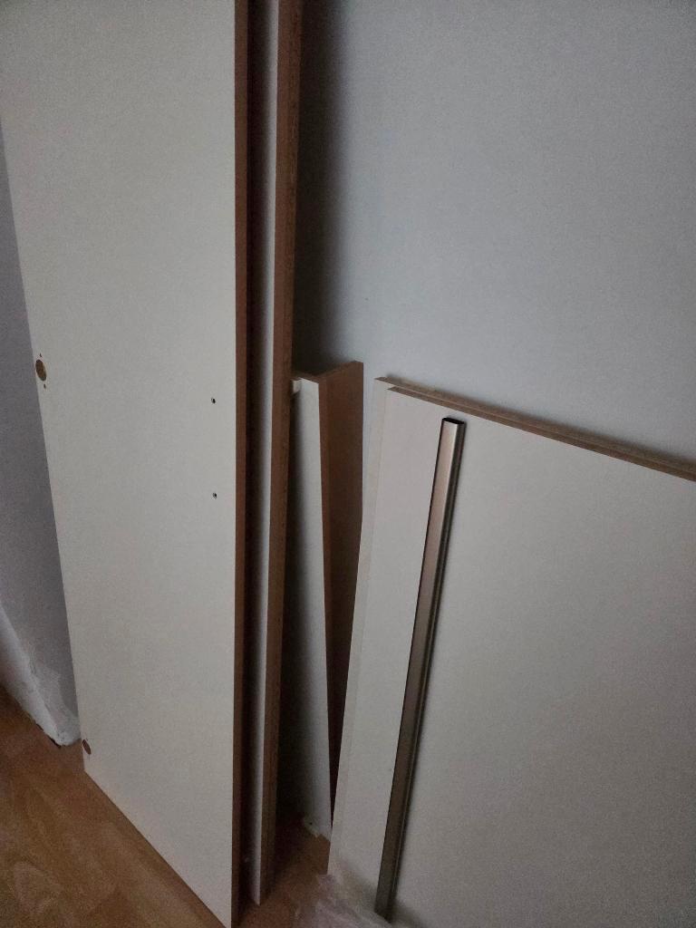 Degelijke kledingkast.