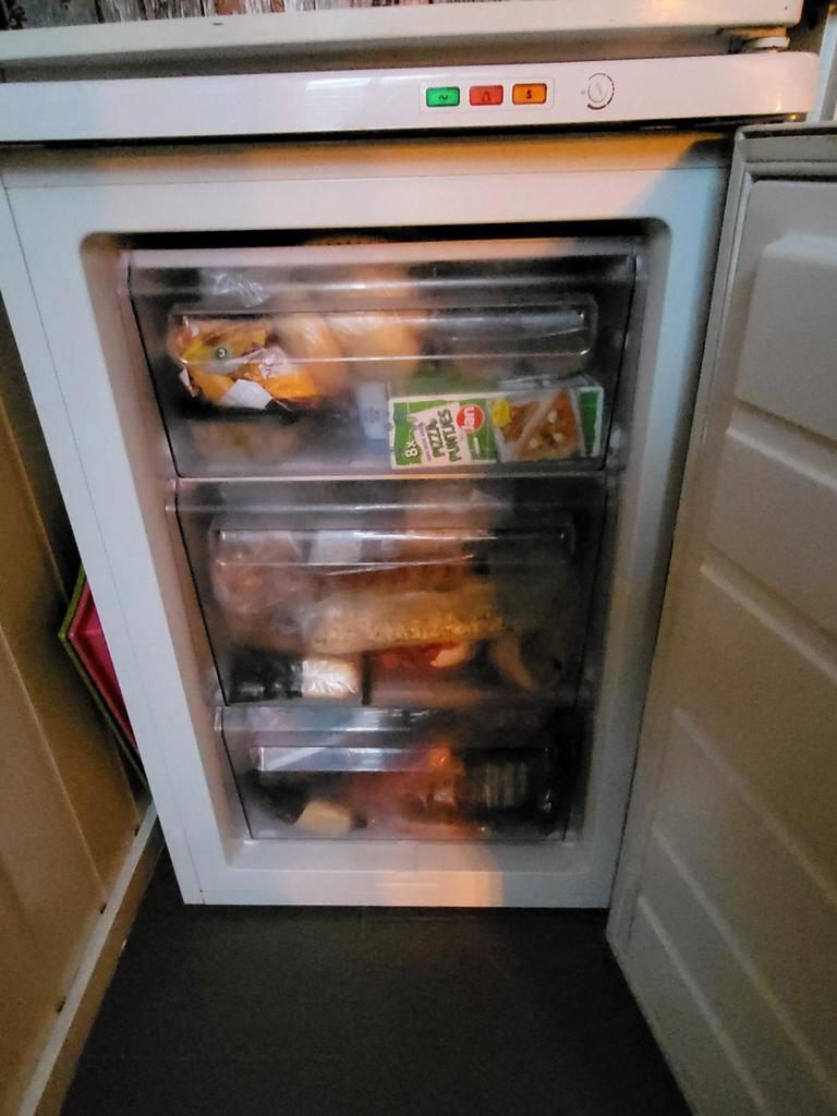 koelkast- Goed onderhouden...vriezer gereserveerd