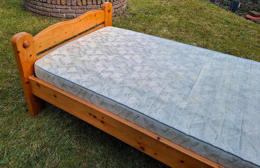 1-persoons bed met matras