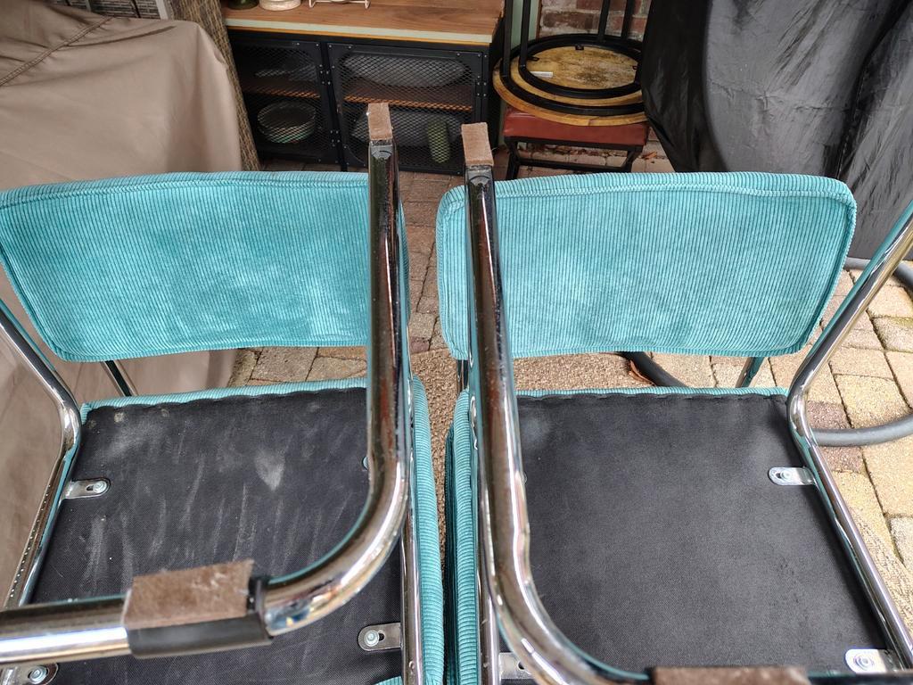 Gratis 4 Slede Stoelen