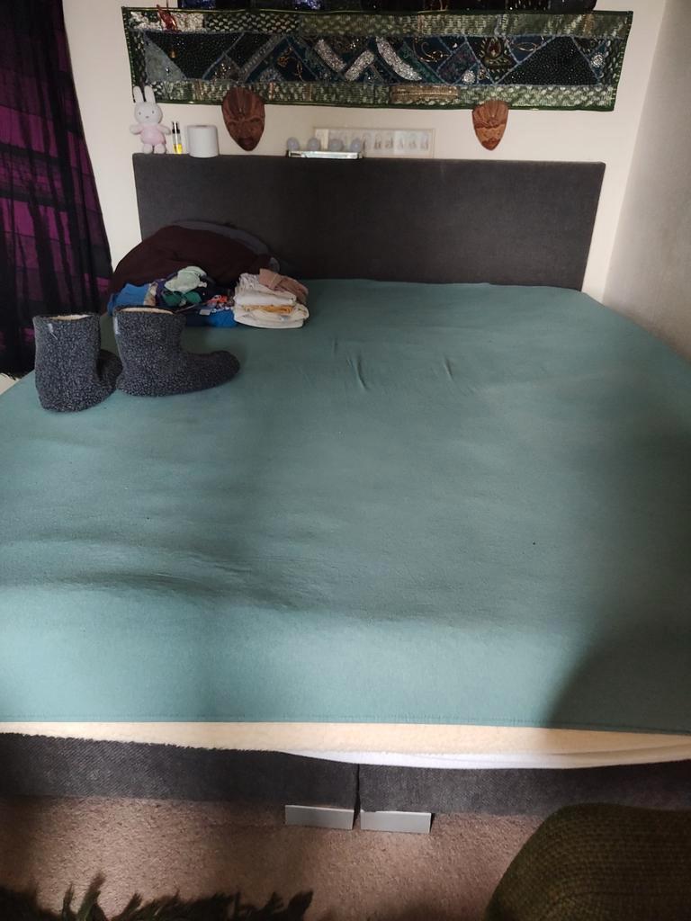 Gratis! Grote boxspring 1.60 breed incl. matras en topper.