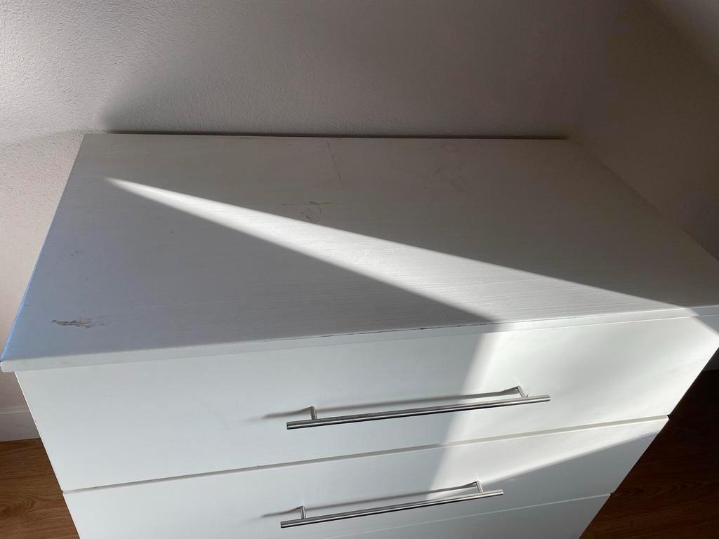 GRATIS Witte kast/commode met 3 lades