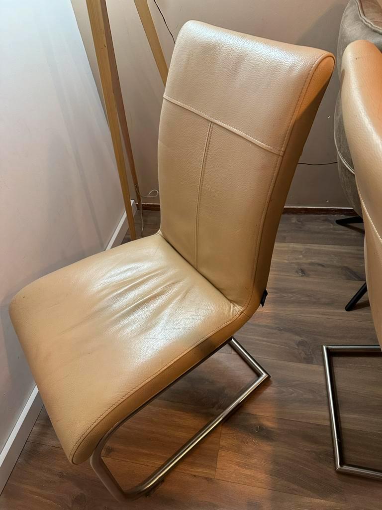 4 Moderne beige eetkamerstoelen  met chromen frame