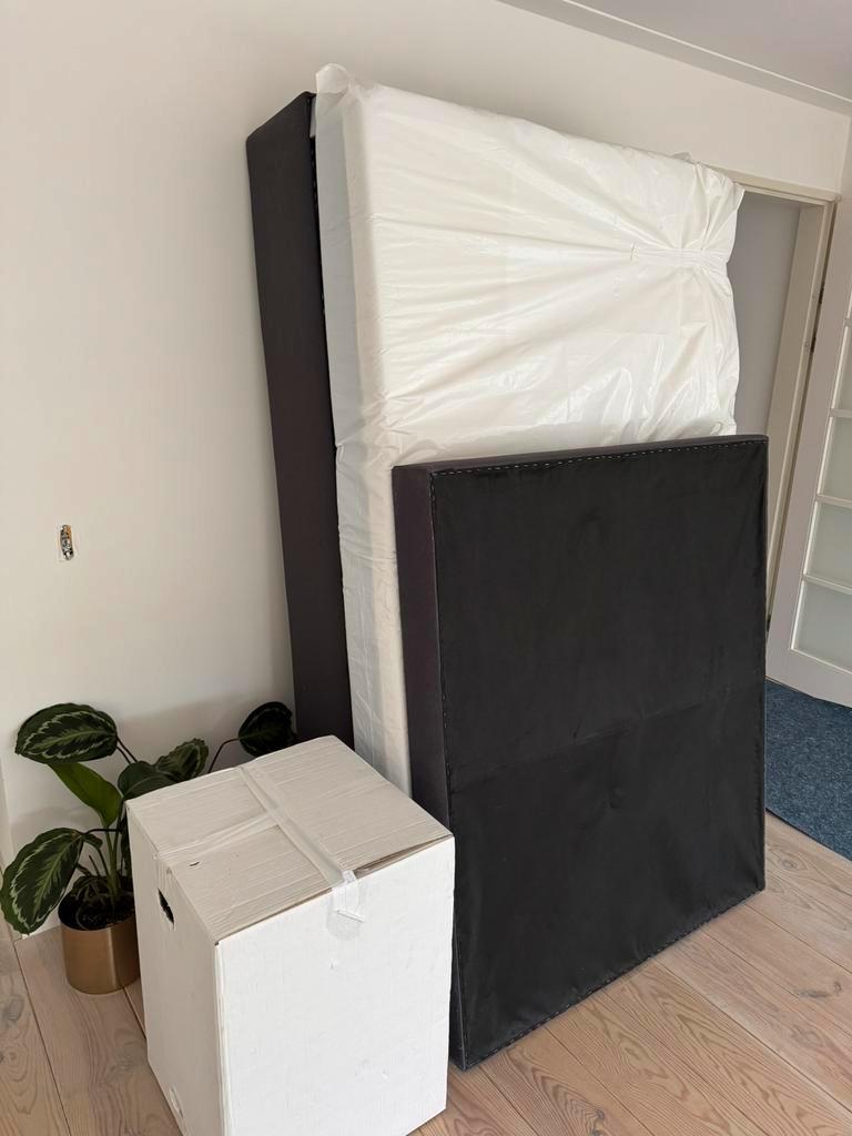 Bed 120 200 boxspring GRATIS OP TE HALEN