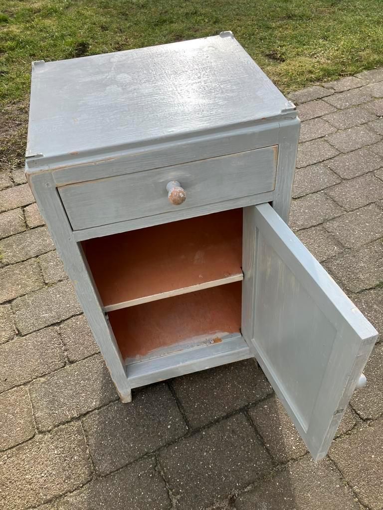 Gratis nachtkastje (opknapper)