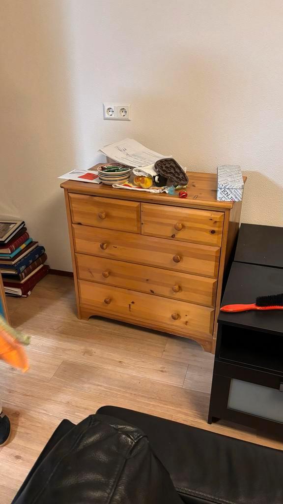 Houten kastje met lades