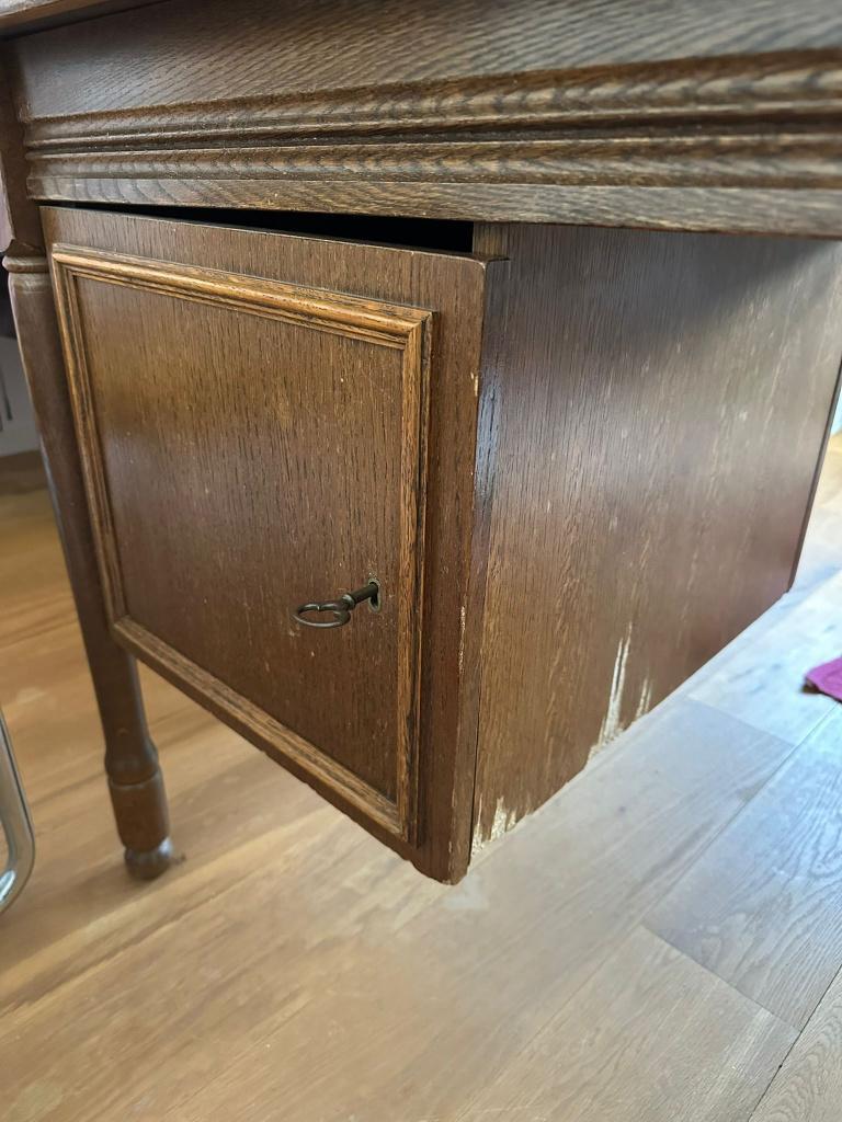Oud houten bureau met lades - gratis ophalen