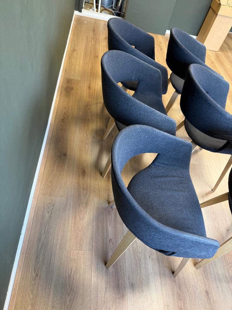 6 leuke stoelen gratis op te halen