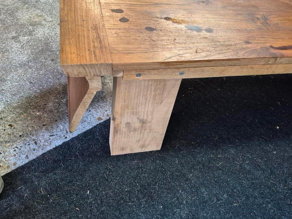 Gratis af te halen bijzettafel