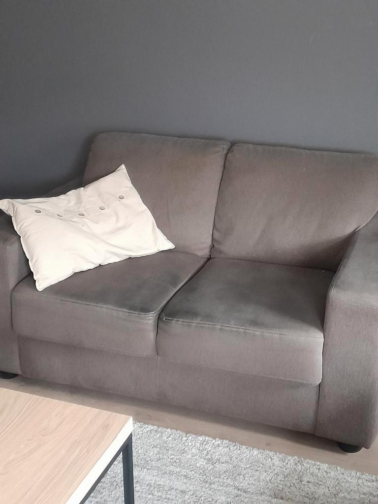 Gratis af te halen. 3 + 2 zits bank in gebruikte/goede staat