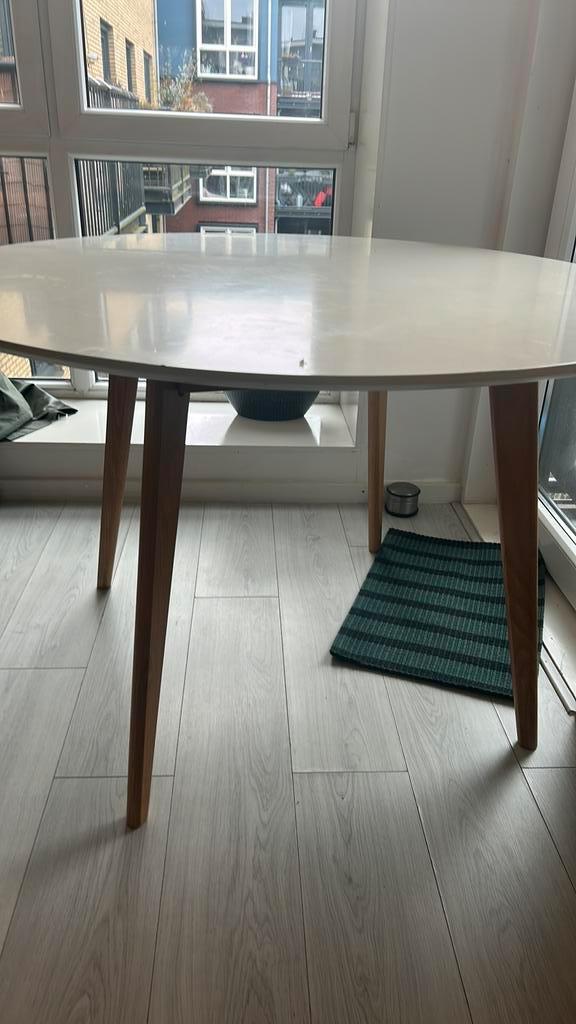 Ronde tafel GRATIS MOET WEG!!