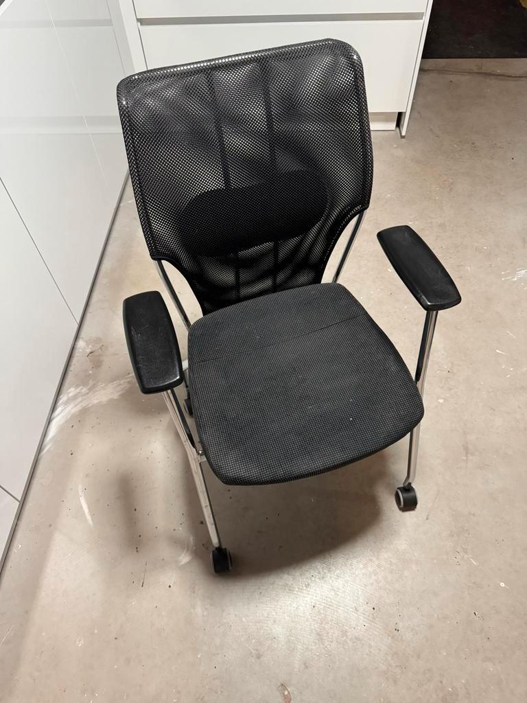 gratis 2 nette bureaustoelen - ronde rugleuning