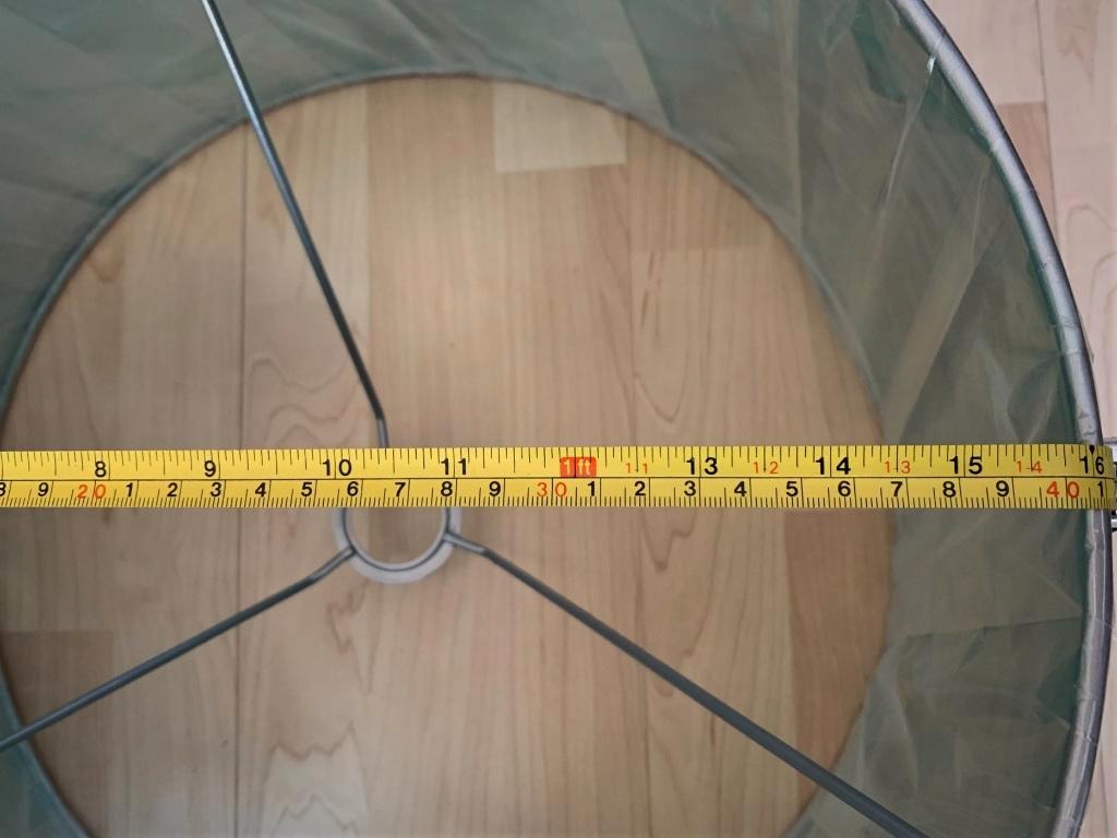 lampenkap volledig in zilver kleur.