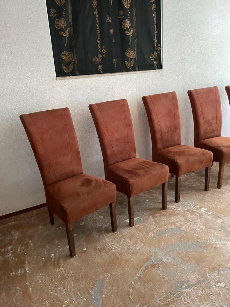 6 Eetkamerstolen gratis af te halen