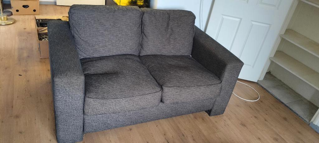 Gratis: 2 grijze banken, 2 en 3 zits