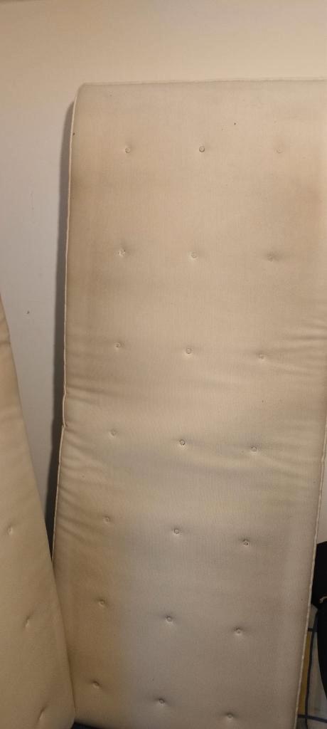 Gratis: 2 persoons bedframe inc. matrassen