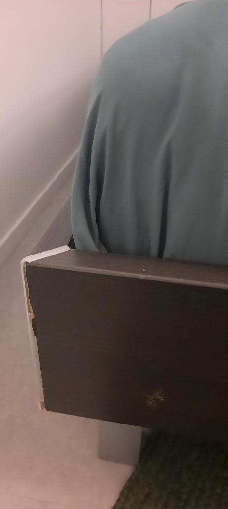 Tweepersoons bed met 2 losse matrassen en nachkast