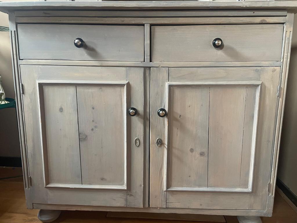 Mooie buffetkast met veel opbergruimte