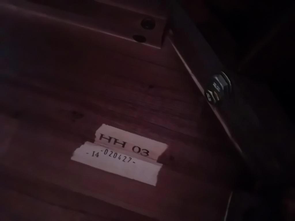 Grote mooie eettafel zonder stoelen