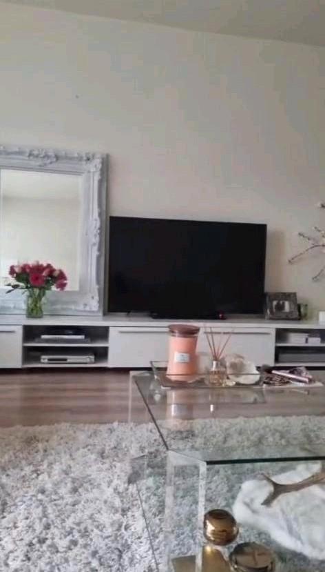 GRATIS Hoogglans Witte TV Kast 2stuks