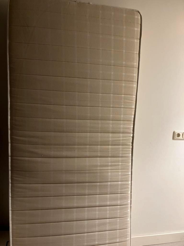 Gratis 1persoons bed incl. Matras