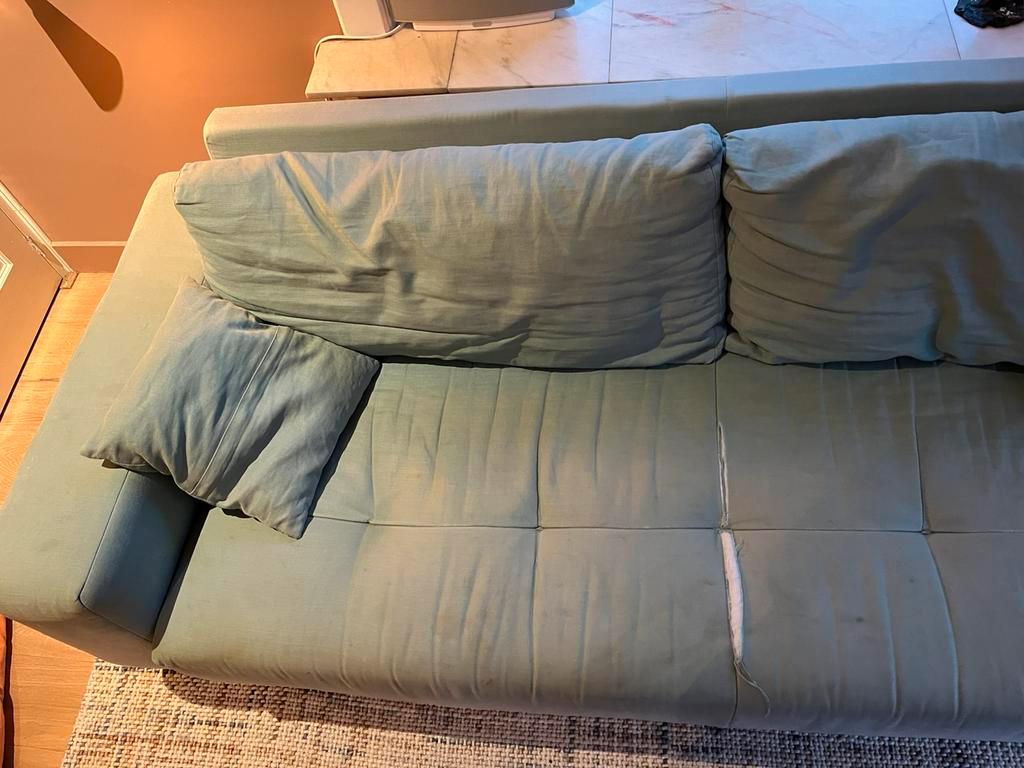 Zeeblauwe 3,5 zitsbank (gebruikt) 235x92 gratis af te halen