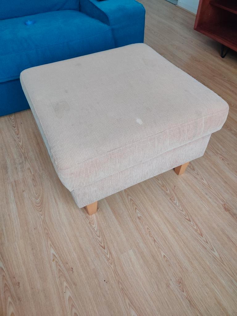 Gratis 2.5-zits bank (180cm) met hocker
