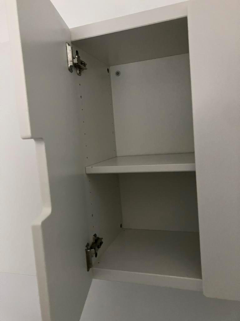 Wandkast met deuren en planken