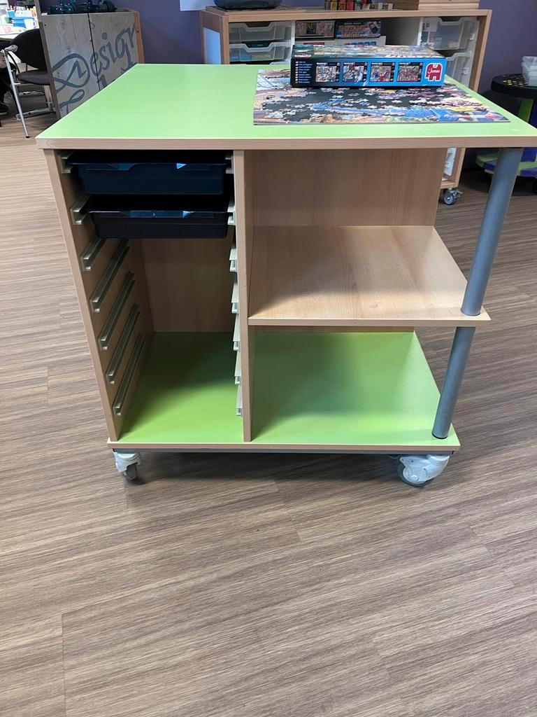 Gratis af te halen  Kast / Expoblok