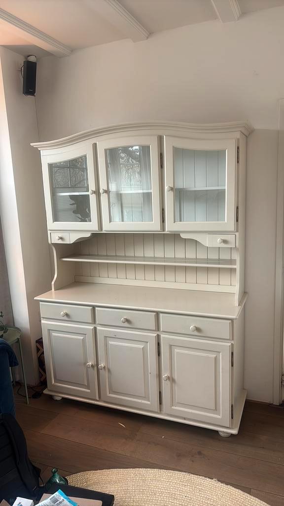 Mooie servieskast , gratis op te halen vandaag of morgen