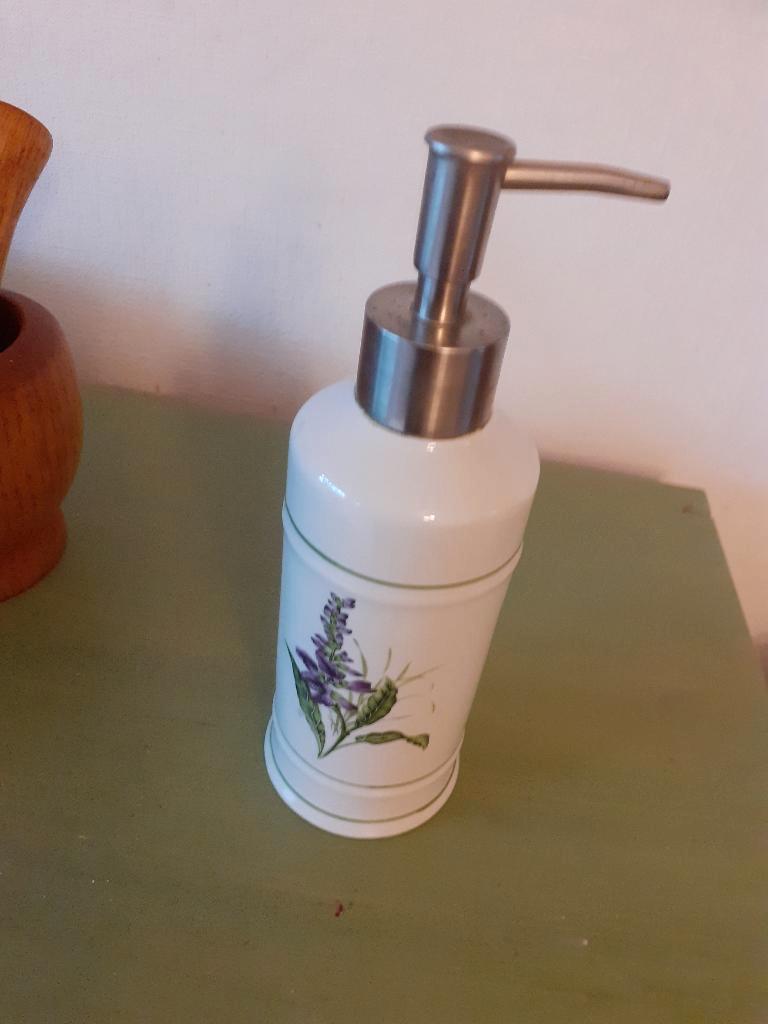 Vloeibare-zeeppompje (aardewerk met metaal)