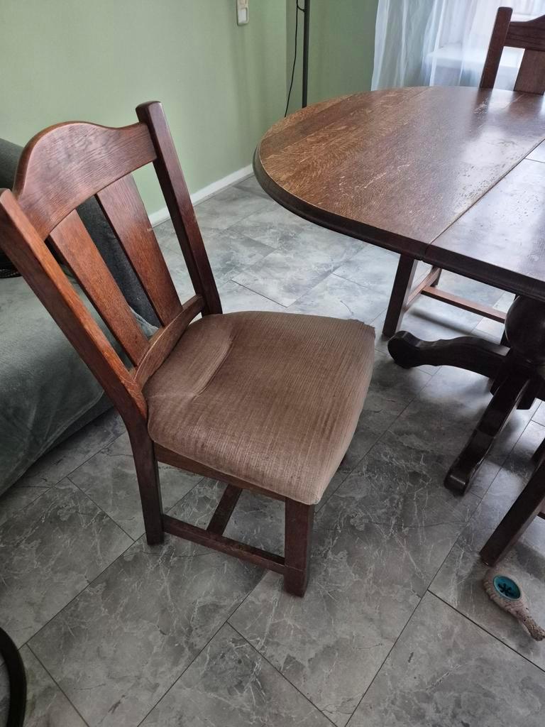 Uitschuifbare eettafel donker eiken + 4 stoelen ovaal