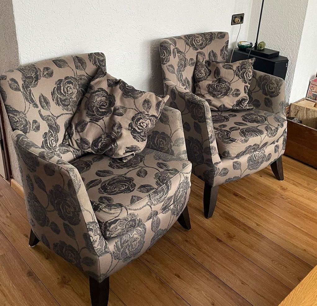 Twee Gebloemde Fauteuils - GRATIS