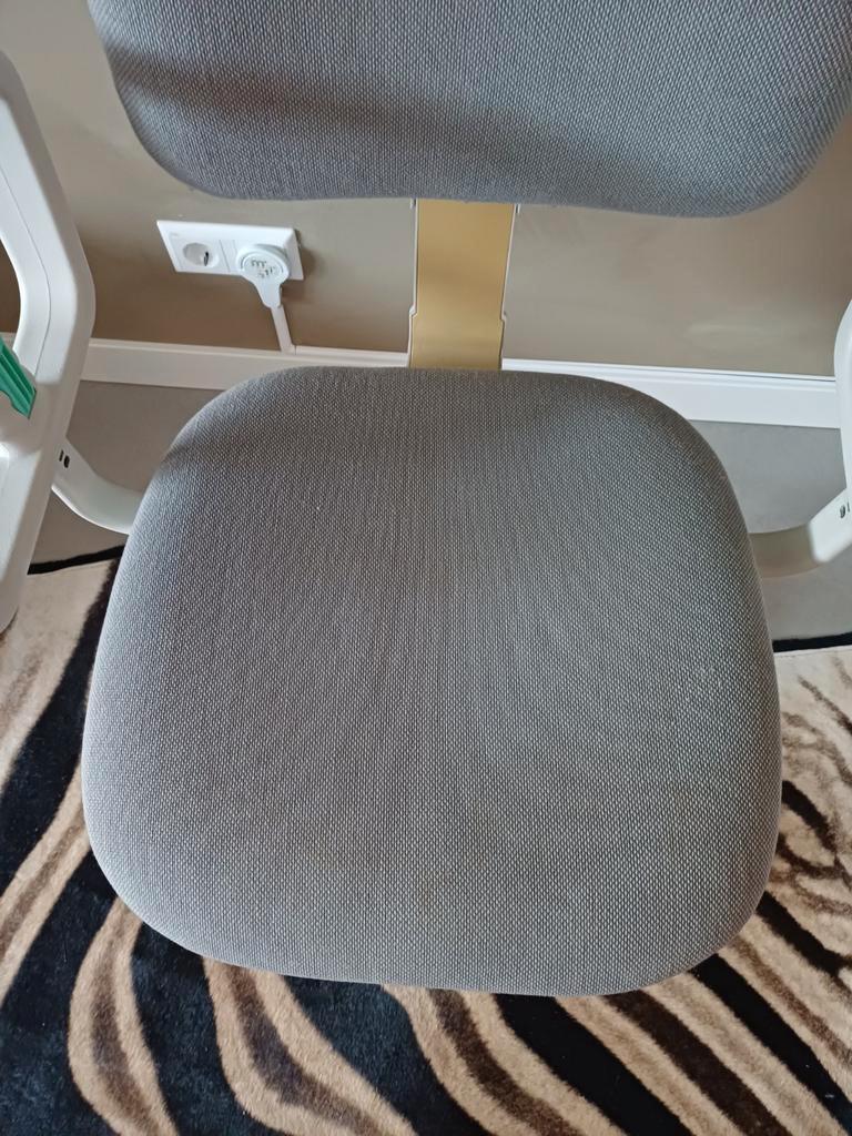 Grijze bureaustoel in goede staat